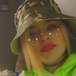 Meet your Posher, Naomi